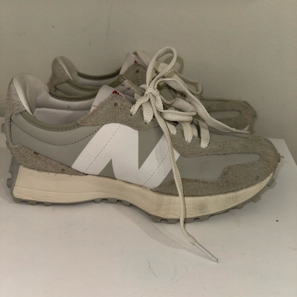 New Balance 327 Sneakers in Dark Olive - Picture 4 of 7